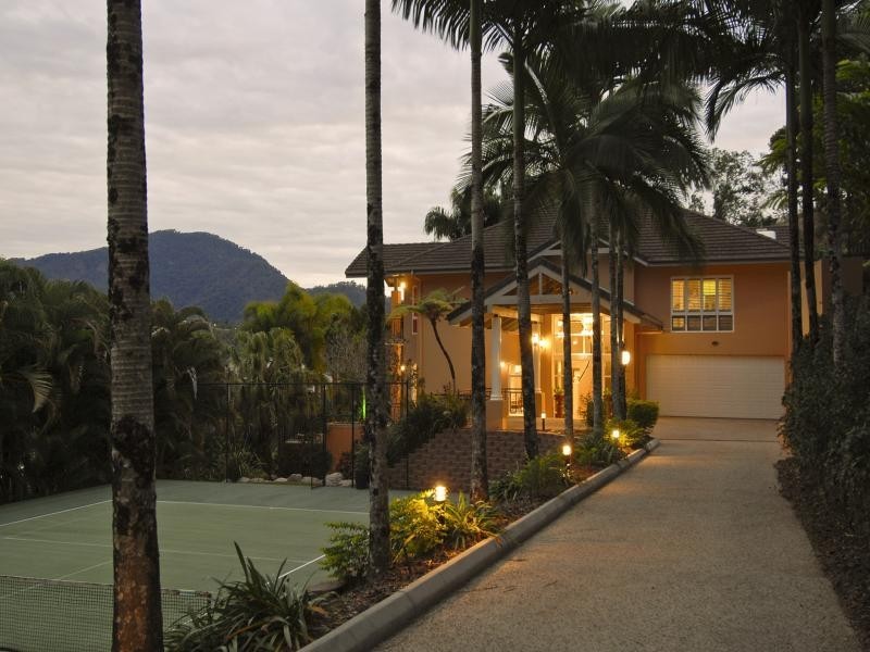 8 Knott Court, Whitfield QLD 4870