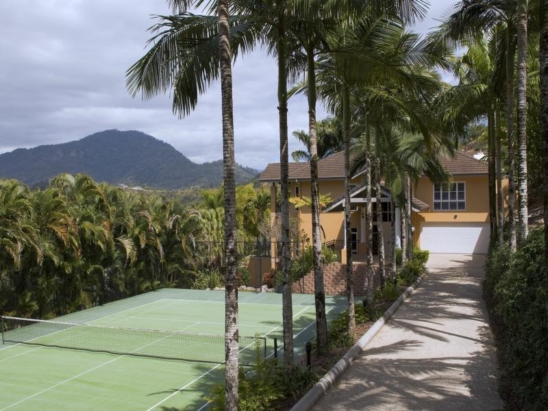 8 Knott Court, Whitfield QLD 4870