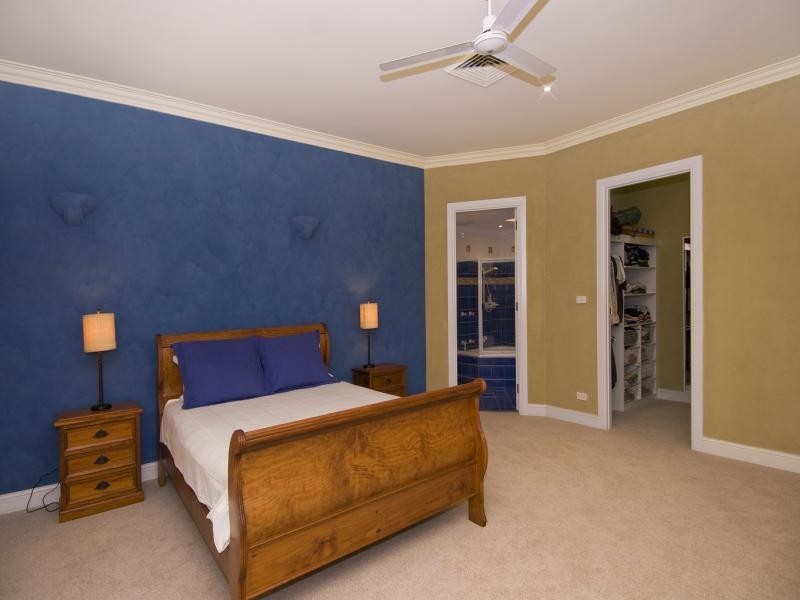 8 Knott Court, Whitfield QLD 4870