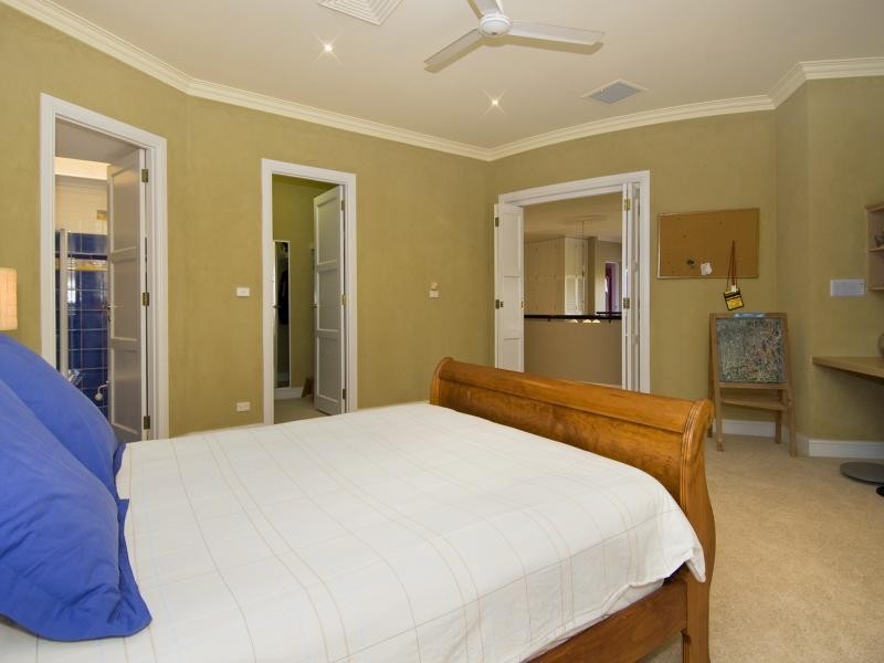 8 Knott Court, Whitfield QLD 4870