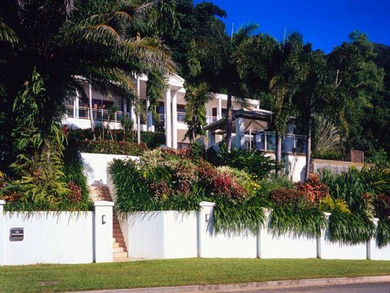 12 Julian Close, Mooroobool QLD 4870