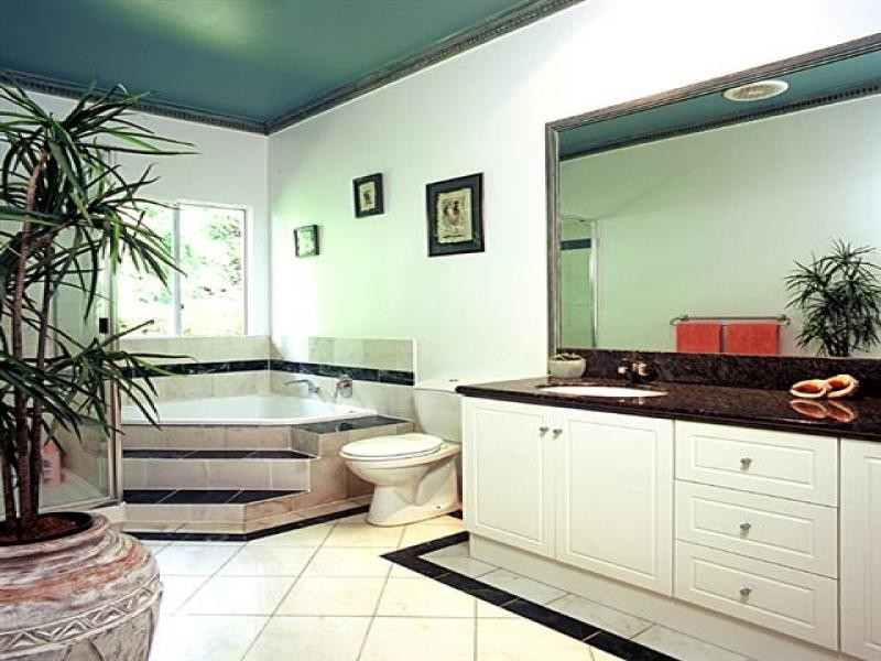 12 Julian Close, Mooroobool QLD 4870