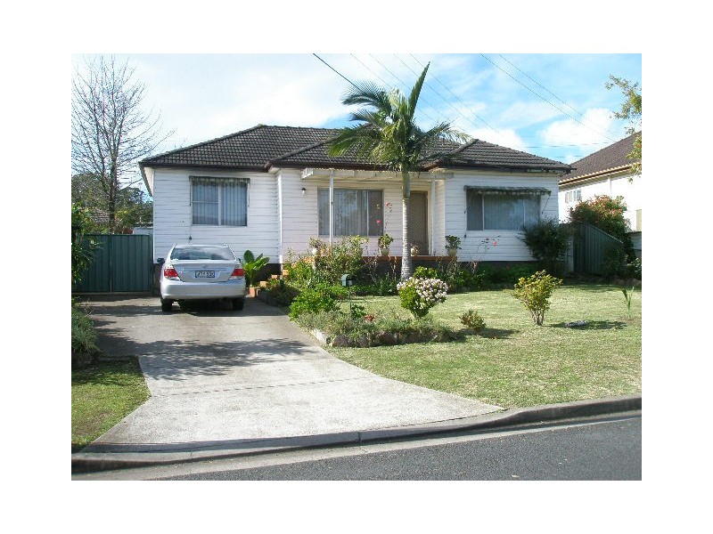 8 Larien Crescent, Birrong NSW 2143