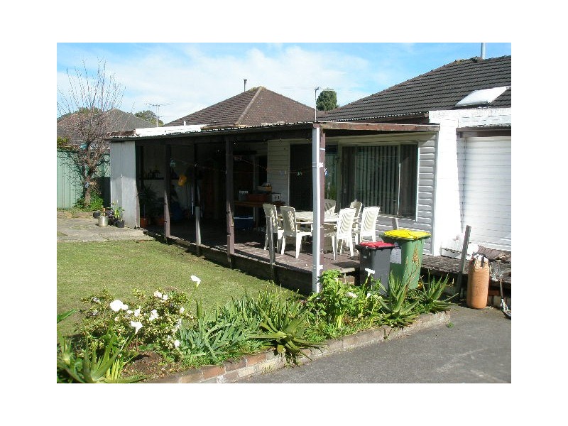 8 Larien Crescent, Birrong NSW 2143