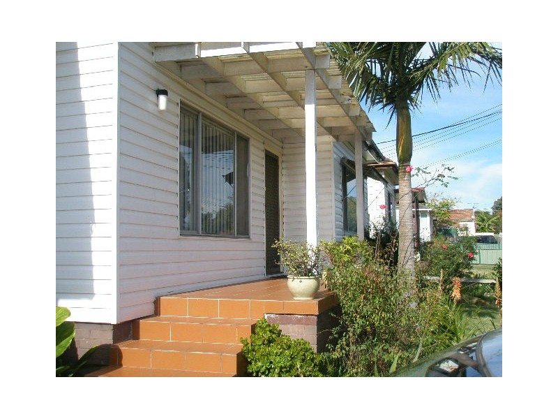 8 Larien Crescent, Birrong NSW 2143