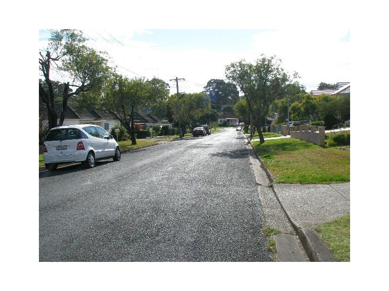 8 Larien Crescent, Birrong NSW 2143