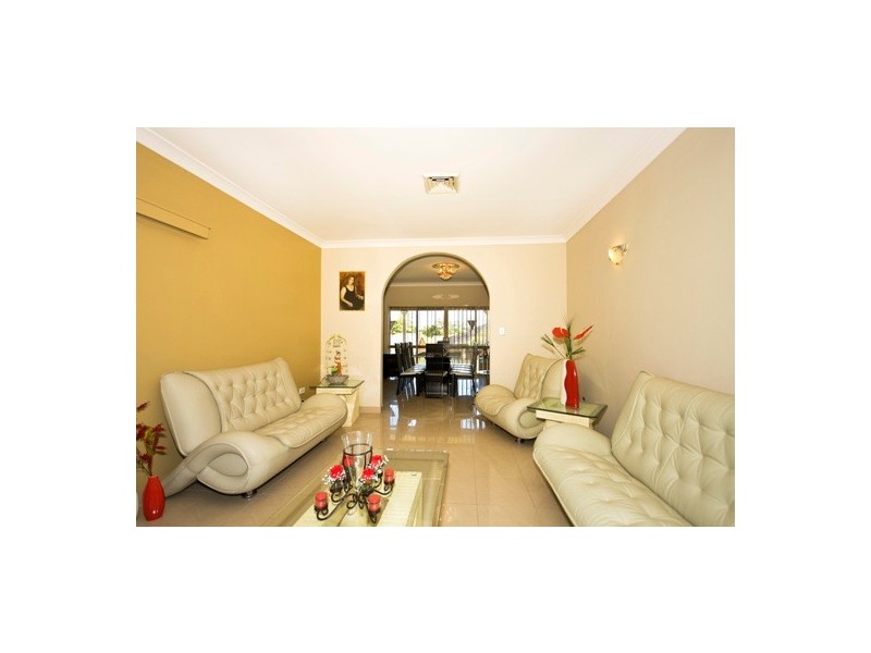 7 Webber Close, Prairiewood NSW 2176