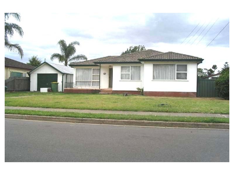 8 Rhondda Street, Smithfield NSW 2164