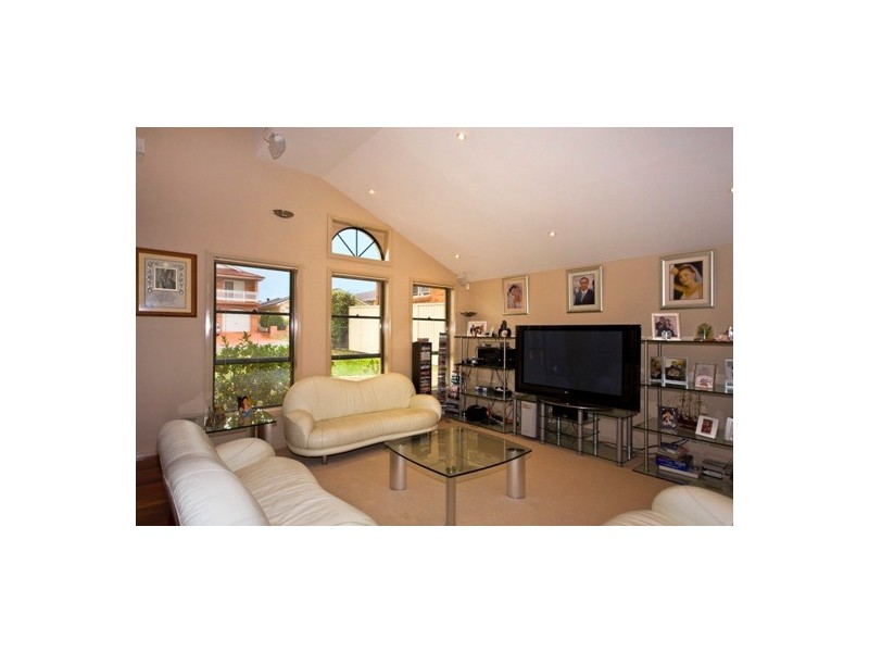 Edensor Park NSW 2176