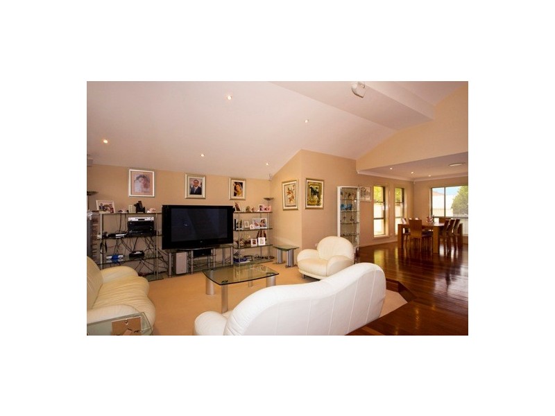 Edensor Park NSW 2176