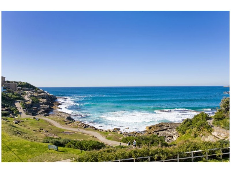 2/19 GAERLOCH AVENUE, Tamarama NSW 2026