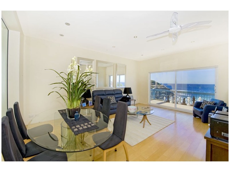 2/19 GAERLOCH AVENUE, Tamarama NSW 2026