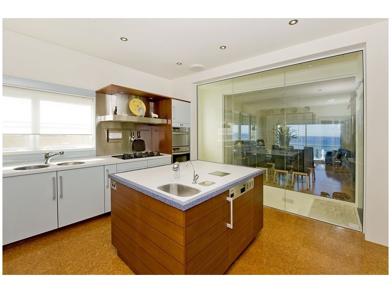 2/19 GAERLOCH AVENUE, Tamarama NSW 2026