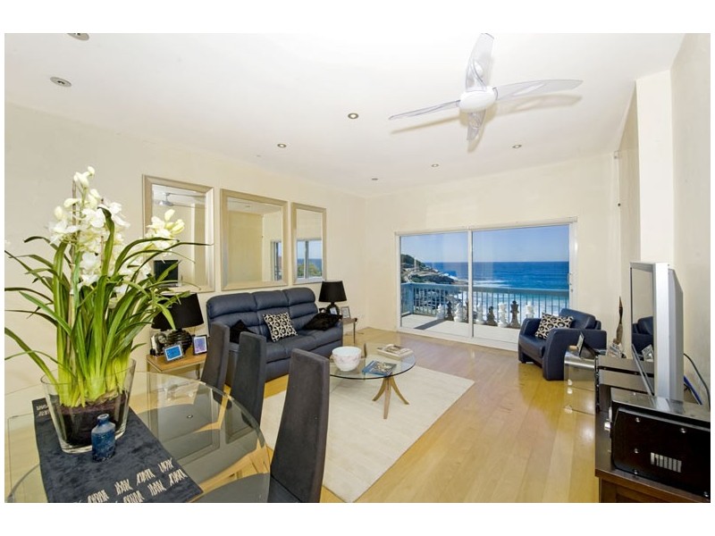 2/19 GAERLOCH AVENUE, Tamarama NSW 2026