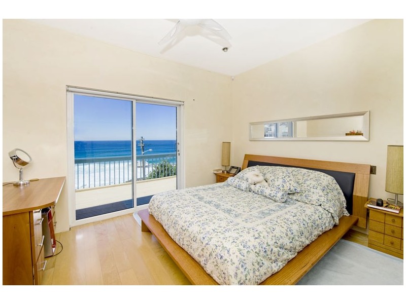 2/19 GAERLOCH AVENUE, Tamarama NSW 2026