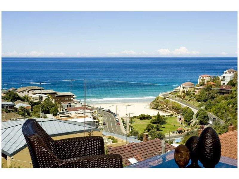 19A  WONDERLAND AVENUE, Tamarama NSW 2026