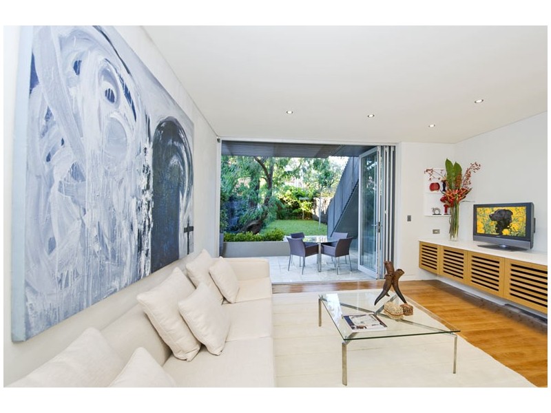 19A  WONDERLAND AVENUE, Tamarama NSW 2026