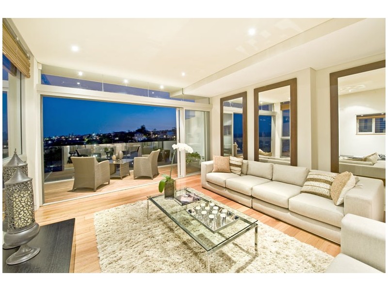 19A  WONDERLAND AVENUE, Tamarama NSW 2026