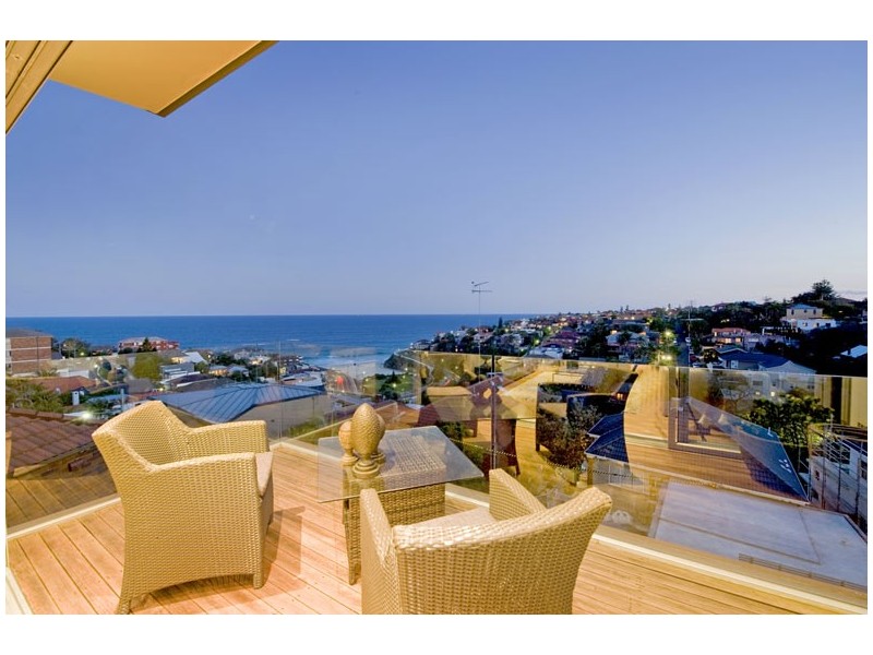 19A  WONDERLAND AVENUE, Tamarama NSW 2026