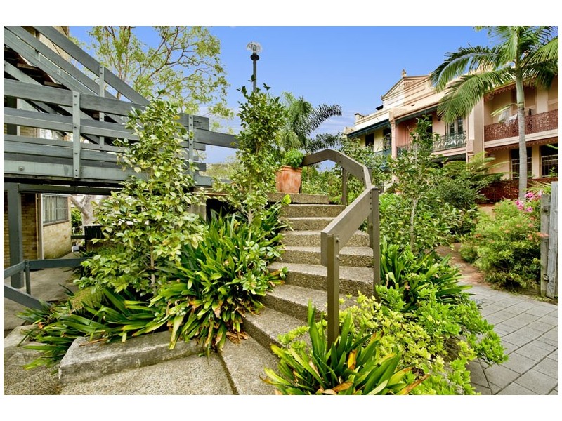 24/8 Bennets Grove Avenue (off Underwood St), Paddington NSW 2021