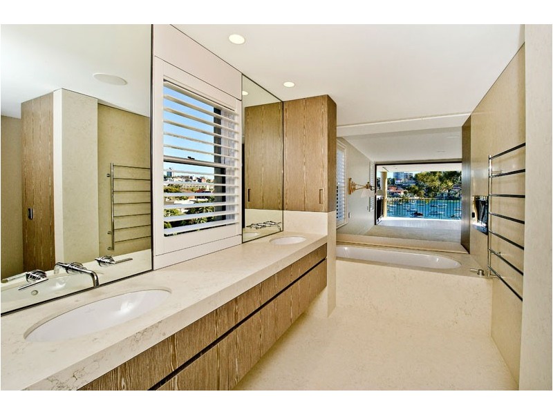 2/17 Gladswood Gardens, Double Bay NSW 2028