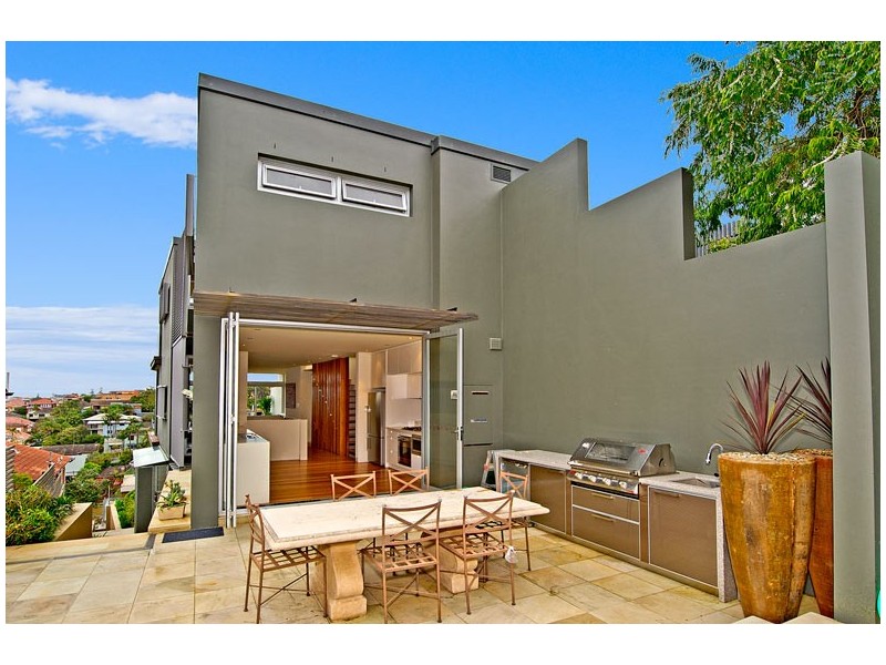 19 WONDERLAND AVENUE, Tamarama NSW 2026