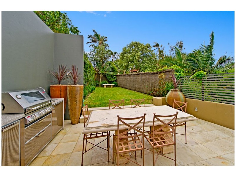 19 WONDERLAND AVENUE, Tamarama NSW 2026