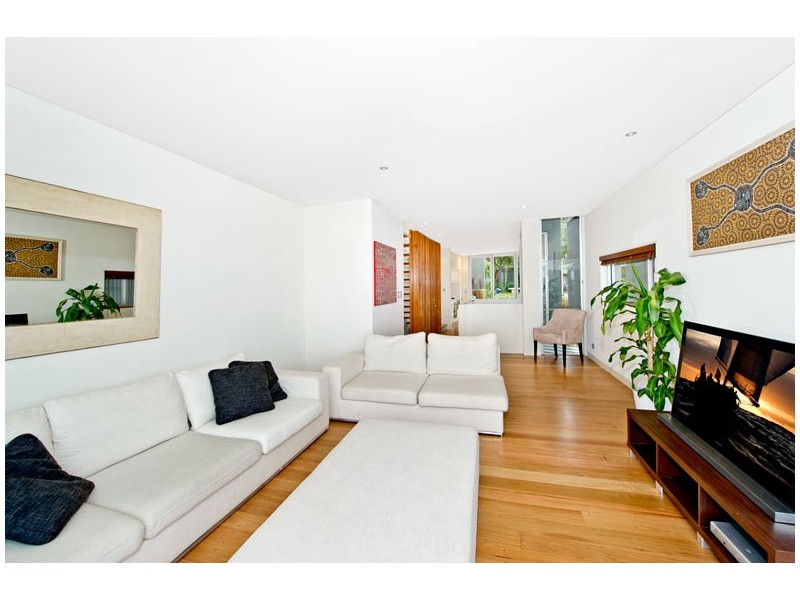 19 WONDERLAND AVENUE, Tamarama NSW 2026