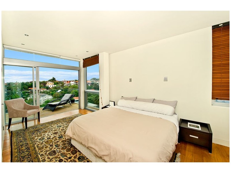19 WONDERLAND AVENUE, Tamarama NSW 2026