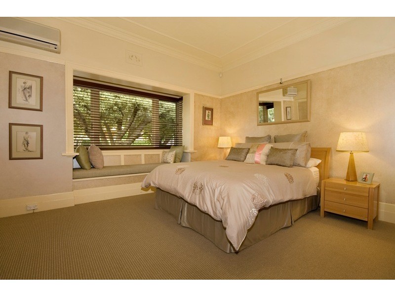 1  Clare Crescent, Russell Lea NSW 2046