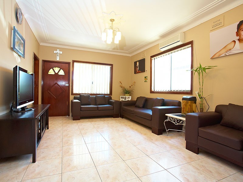 6 Warialda Street, Merrylands NSW 2160