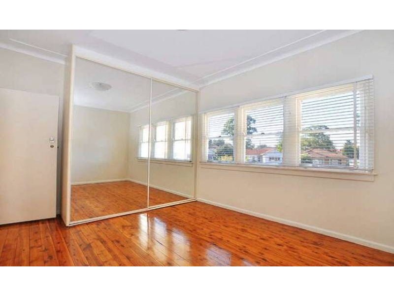 10 Oswald, Old Guildford NSW 2161