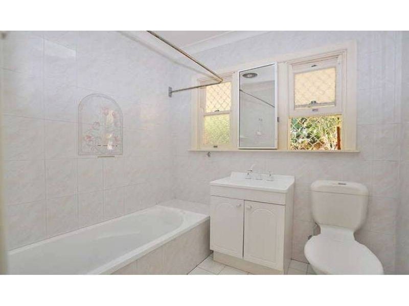 10 Oswald, Old Guildford NSW 2161