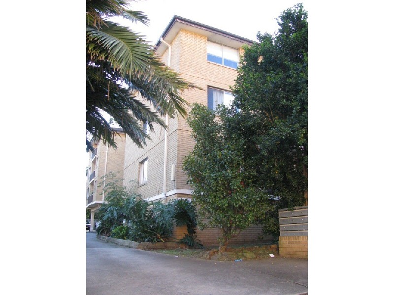 8/16  Hutchinson, Granville NSW 2142