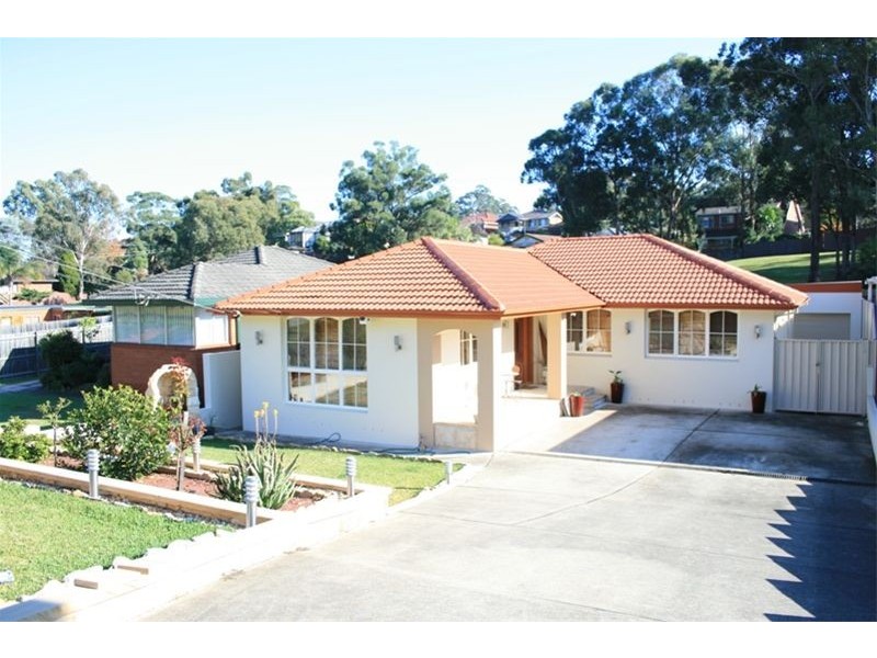 32  Caroline Crescent, Georges Hall NSW 2198