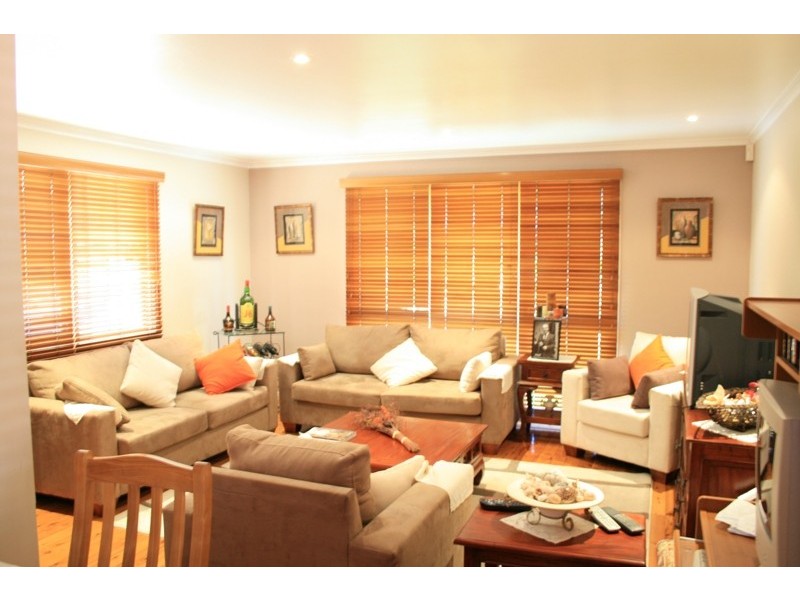 32  Caroline Crescent, Georges Hall NSW 2198