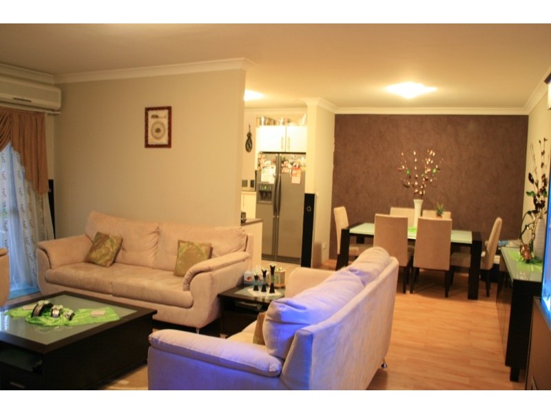 27/11  Louis Street, Granville NSW 2142