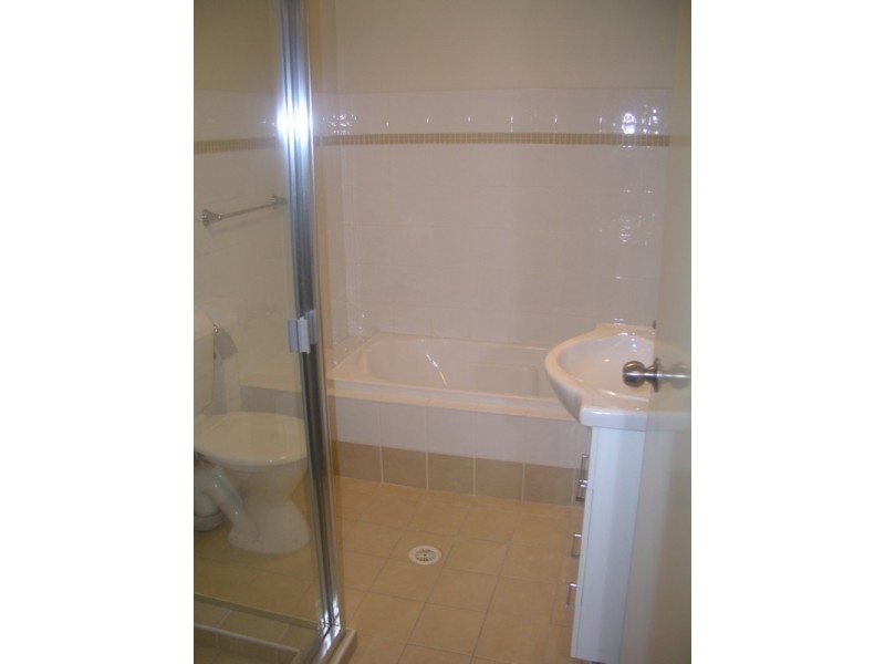 6/2  Wentworth, Toongabbie NSW 2146