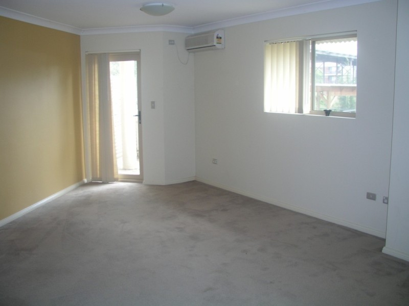 6/2  Wentworth, Toongabbie NSW 2146