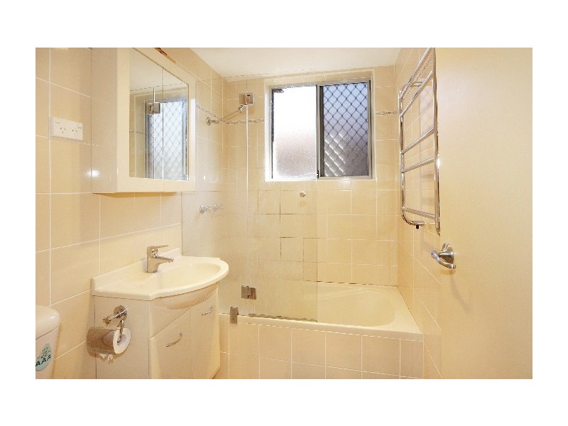 4/8  Allen Street, Harris Park NSW 2150