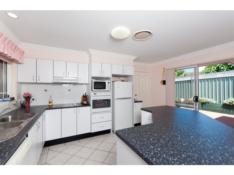 2/5  Sunnyside Crescent, Port Macquarie NSW 2444