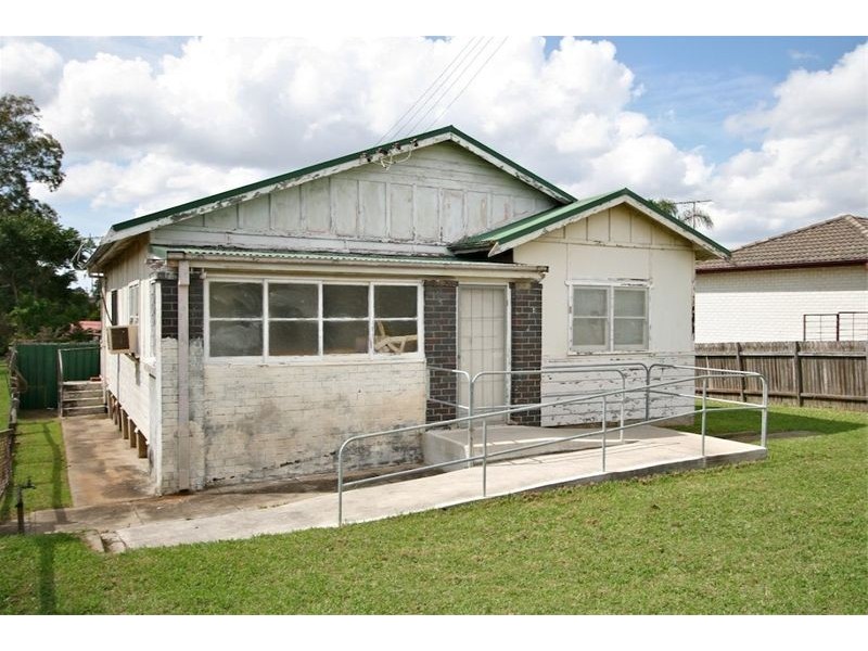 33 Targo Road, Pendle Hill NSW 2145