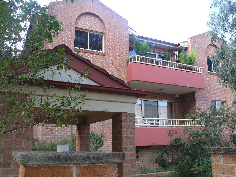 8/217 Dunmore Street, Pendle Hill NSW 2145