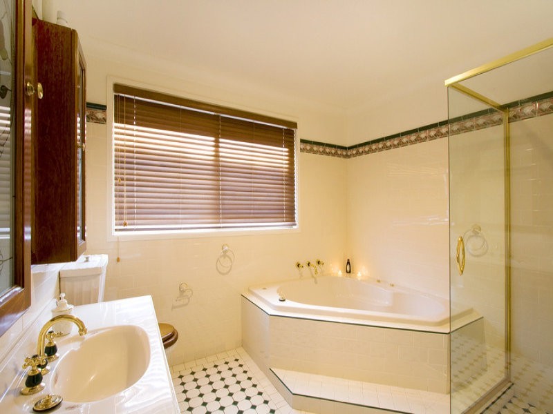 18 Piquet Crescent, Toongabbie NSW 2146