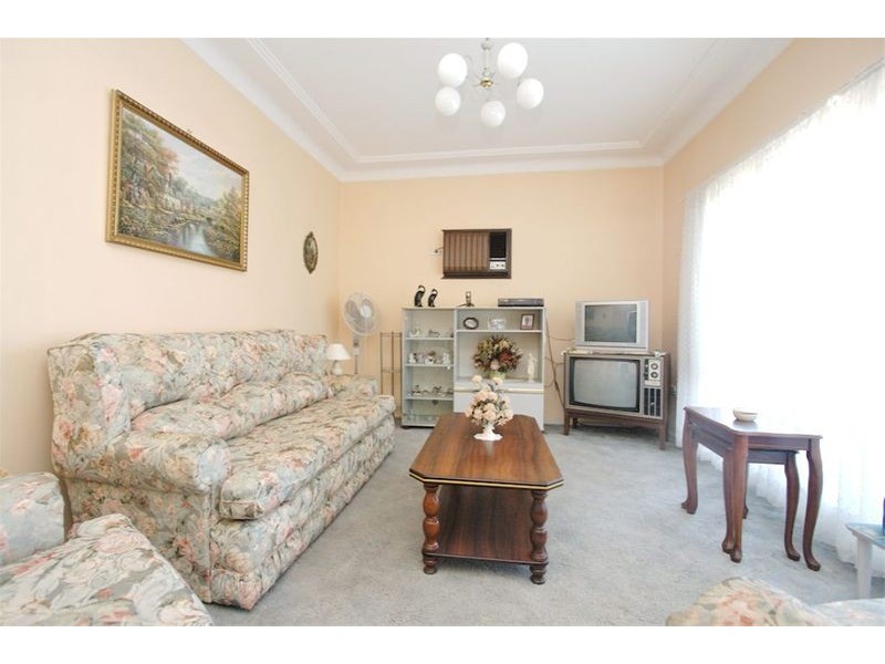 2 Boyne Avenue, Pendle Hill NSW 2145