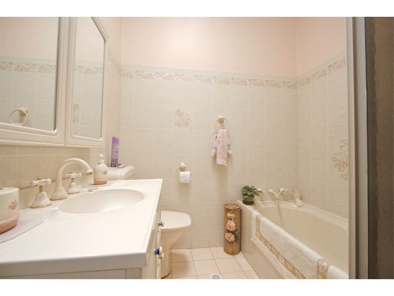 2 Boyne Avenue, Pendle Hill NSW 2145