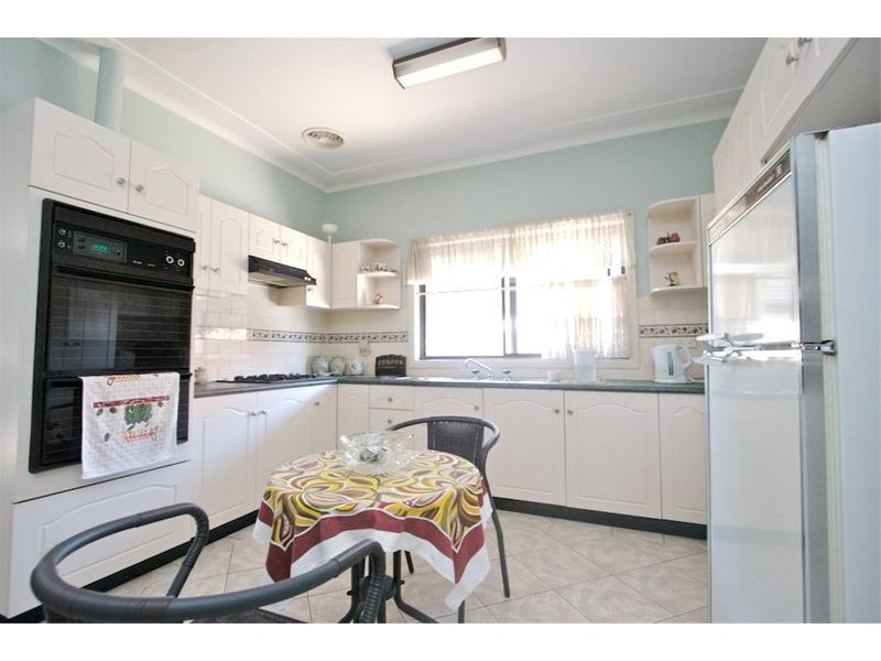 2 Boyne Avenue, Pendle Hill NSW 2145