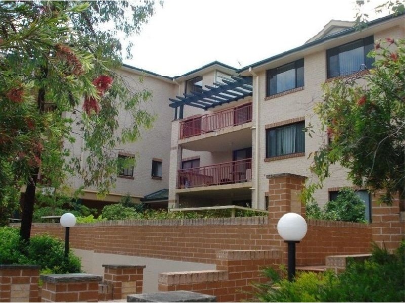 18/2  Kane Street, Guildford NSW 2161