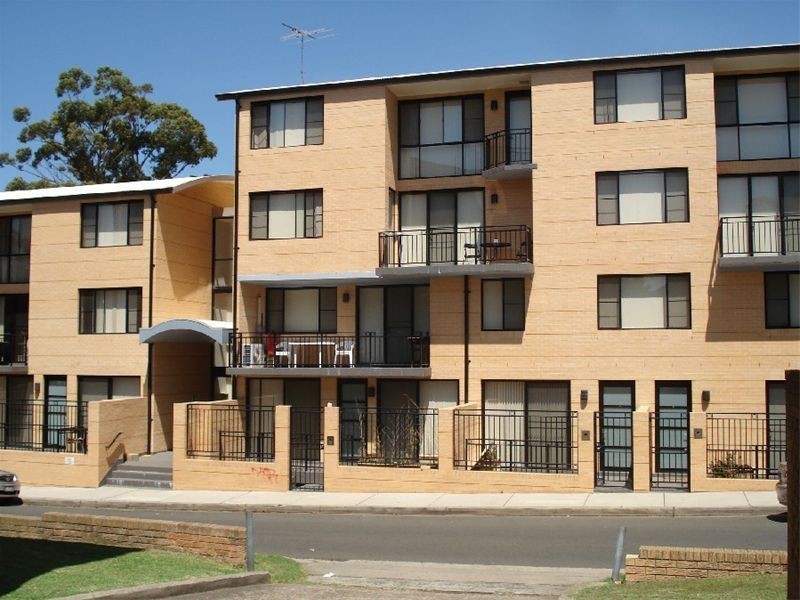 2/11  Charles Street, Liverpool NSW 2170