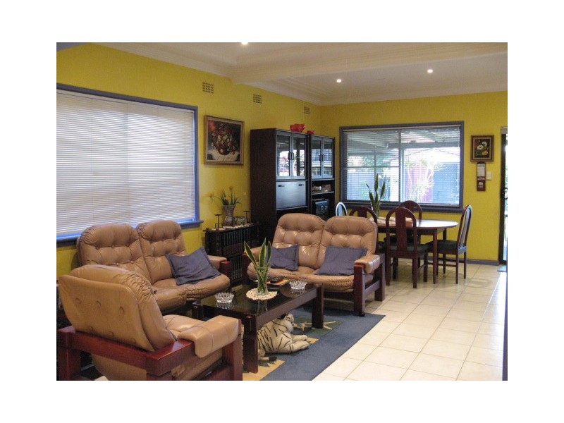 305 William St, Kingsgrove NSW 2208